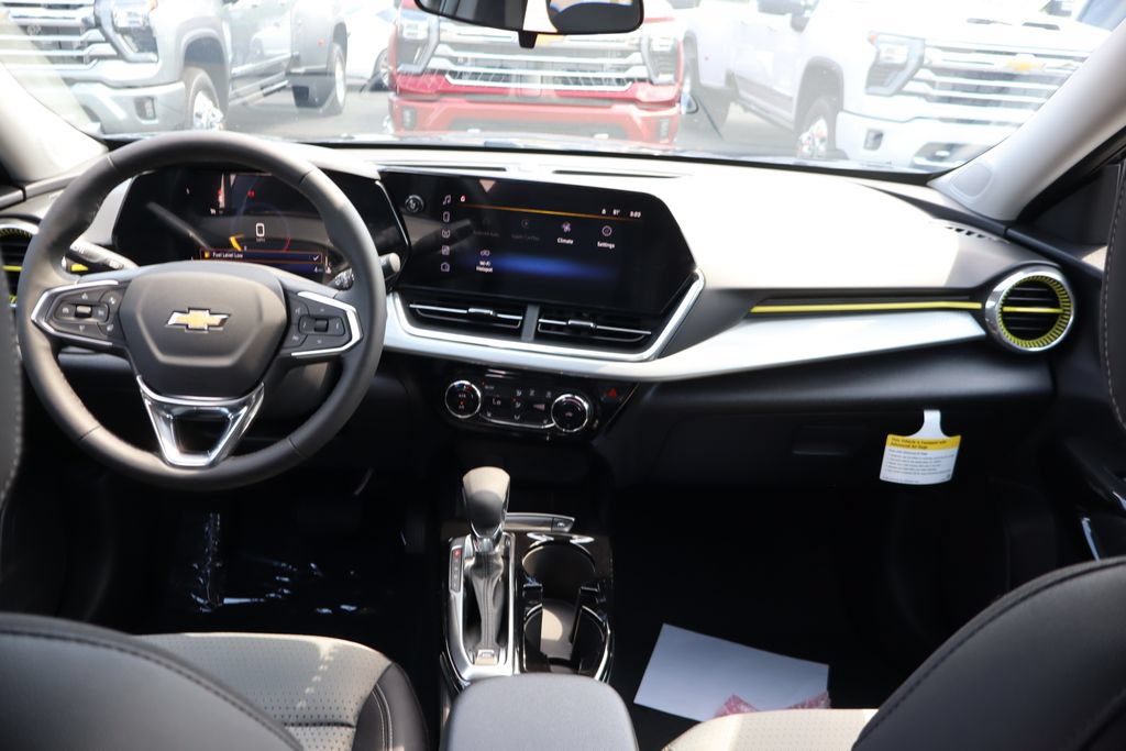 New 2026 Chevrolet Trax LT w/ LT Convenience Package FWD image 18