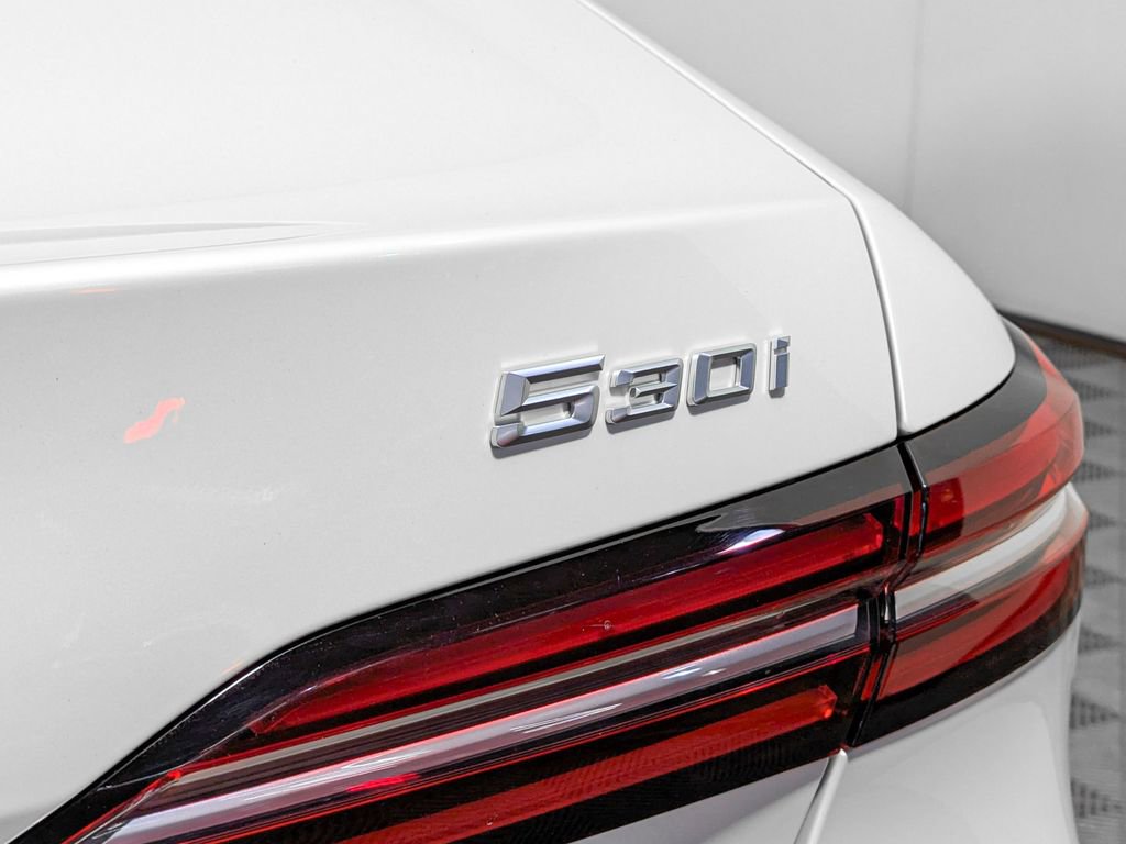 Used 2025 BMW 530i xDrive image 11