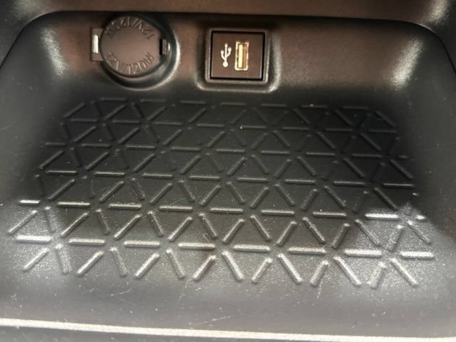 Used 2025 Toyota RAV4 XLE FWD image 36