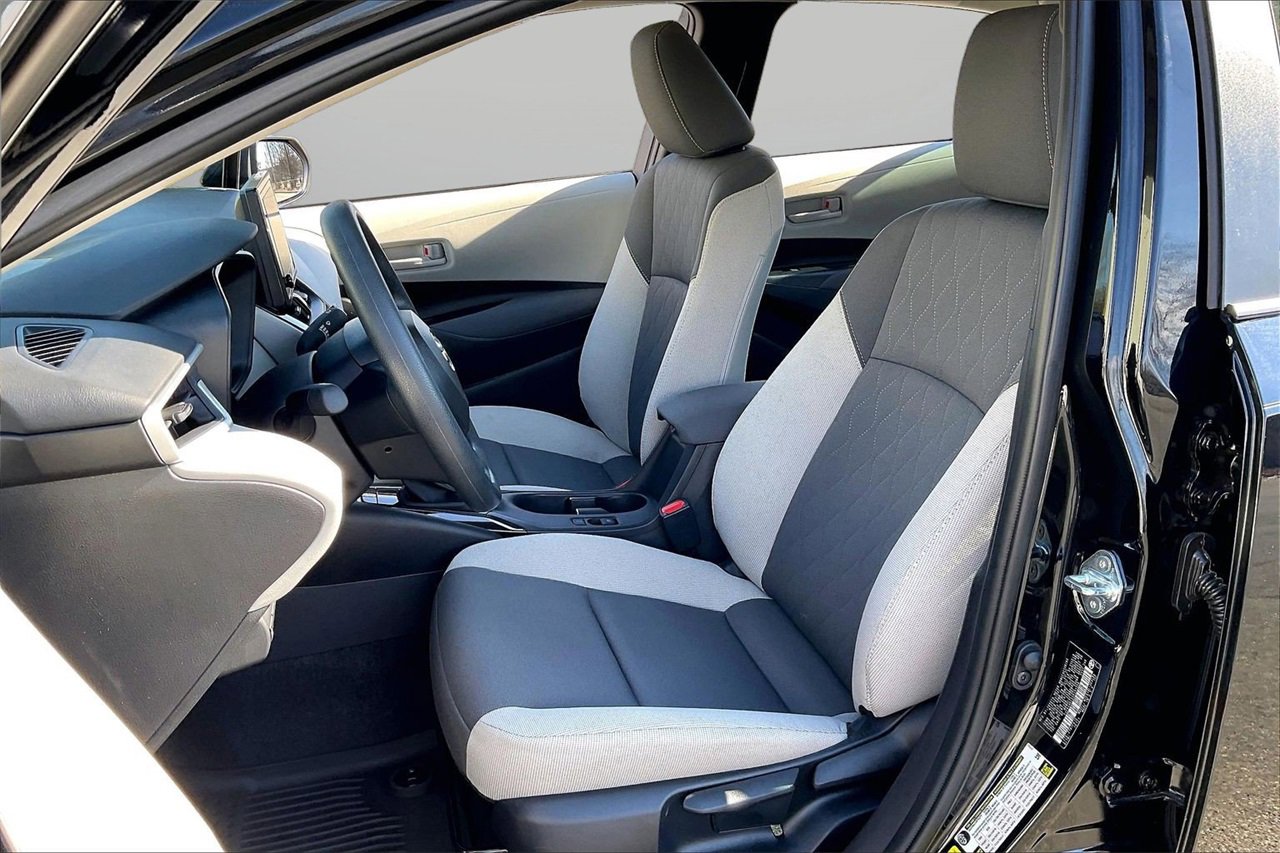 Used 2025 Toyota Corolla LE image 21