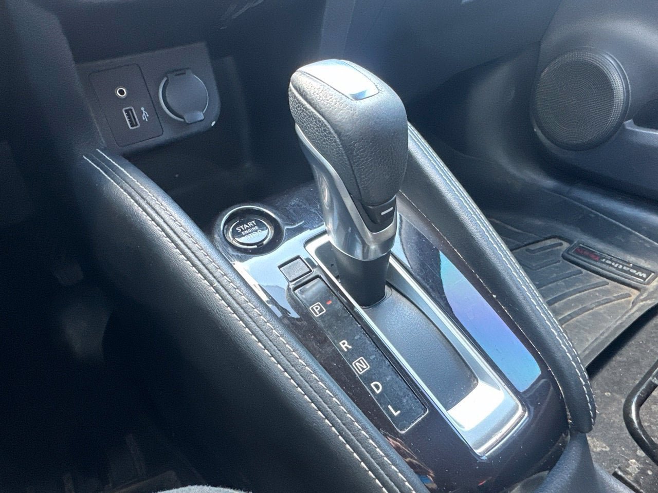 Used 2020 Nissan Kicks SR FWD image 20