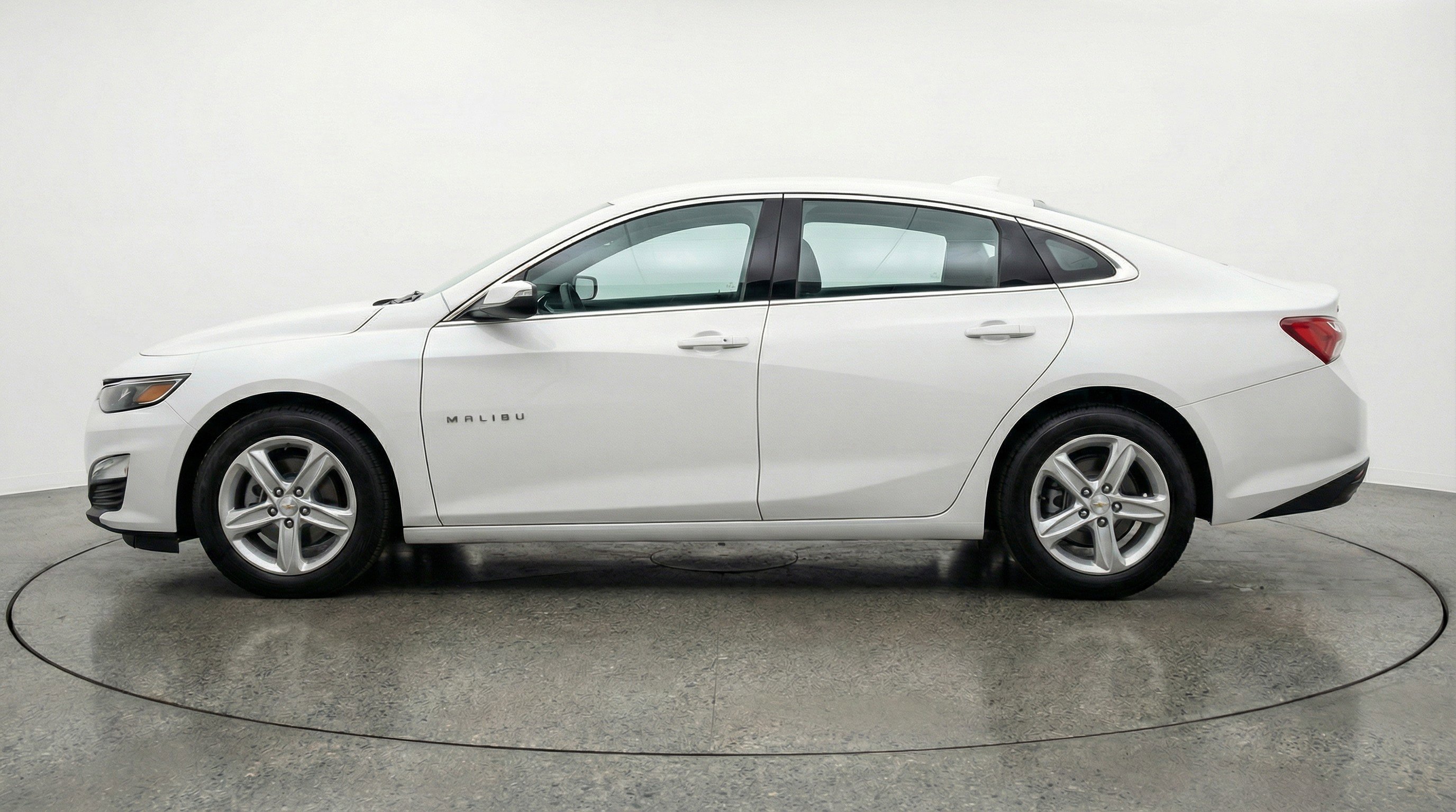 Used 2024 Chevrolet Malibu LT image 5