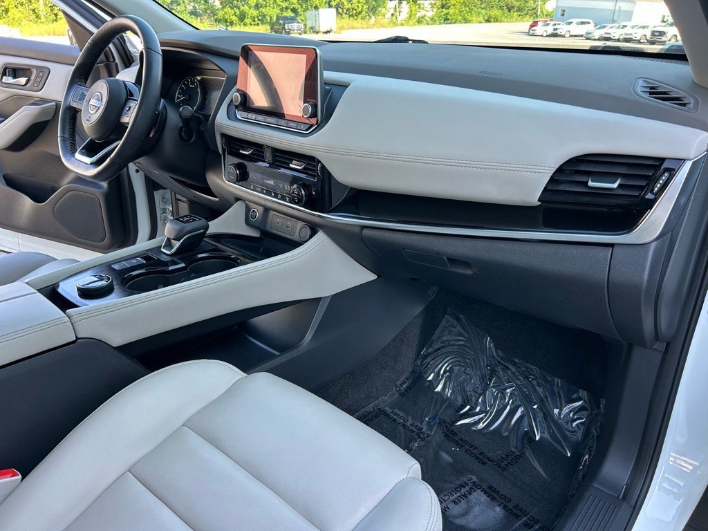 Used 2023 Nissan Rogue SL image 42
