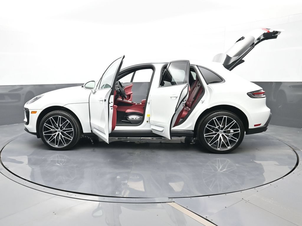 Certified 2026 Porsche Macan AWD/4WD image 30