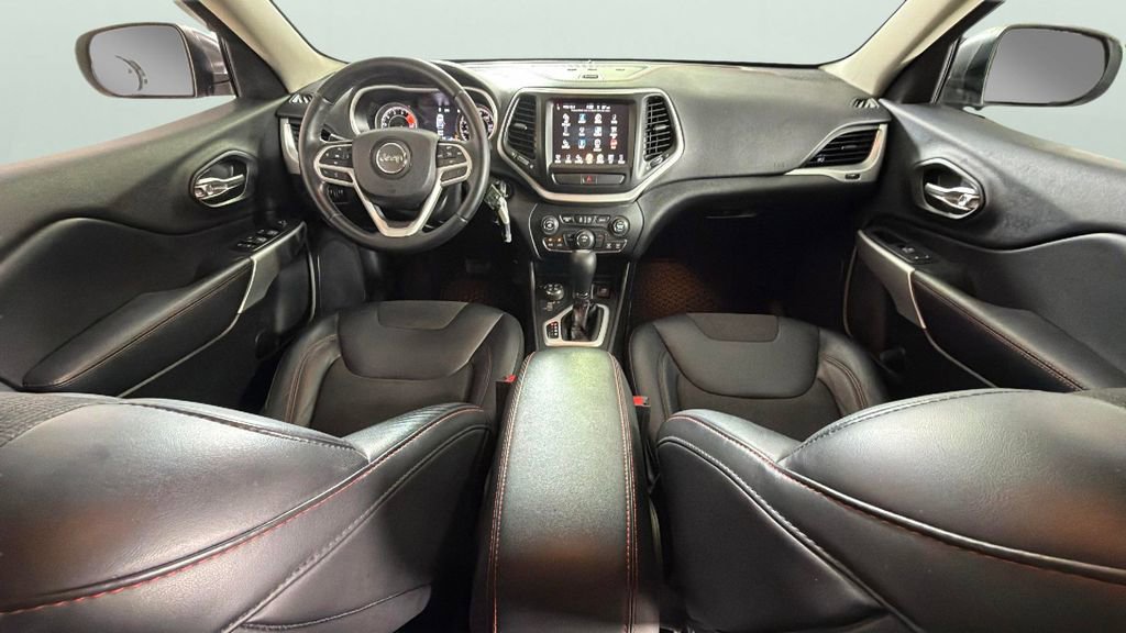 Used 2017 Jeep Cherokee Trailhawk AWD/4WD image 30