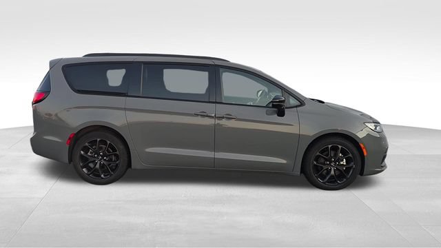 Used 2025 Chrysler Pacifica Limited FWD image 10