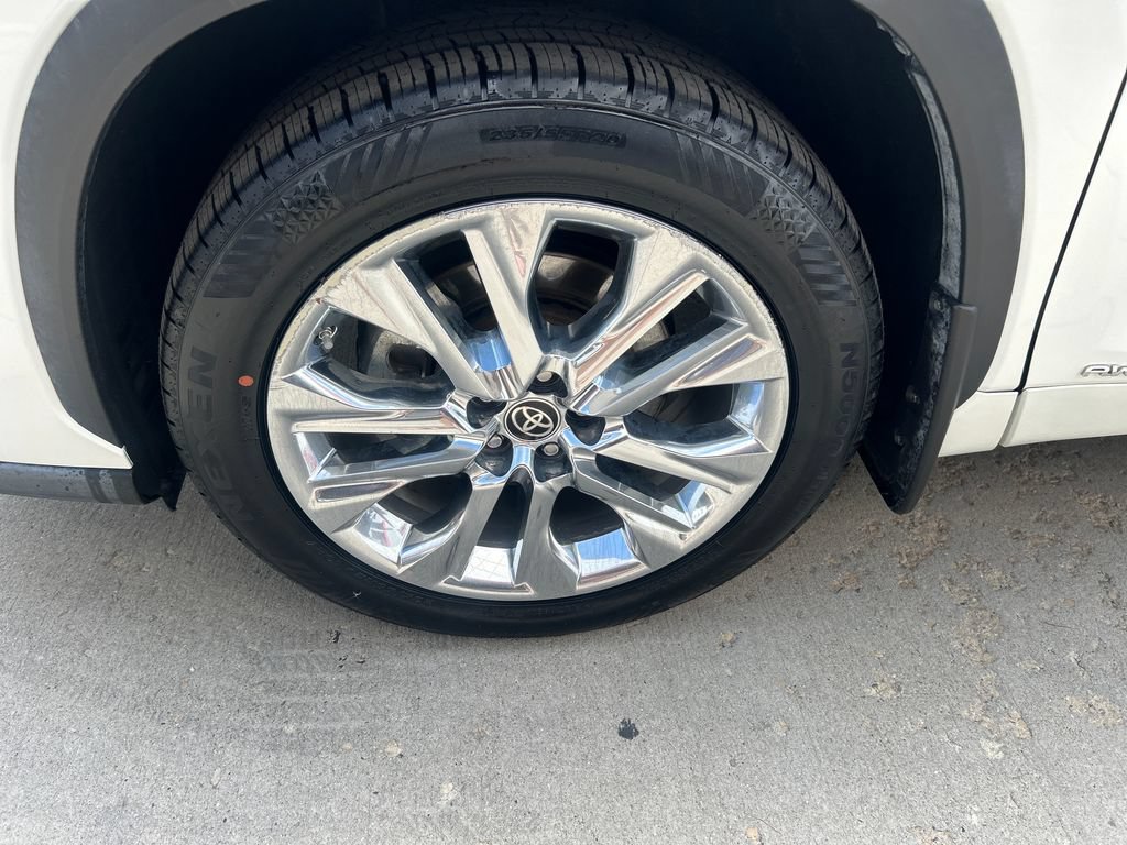 Certified 2021 Toyota Highlander Limited AWD/4WD image 16