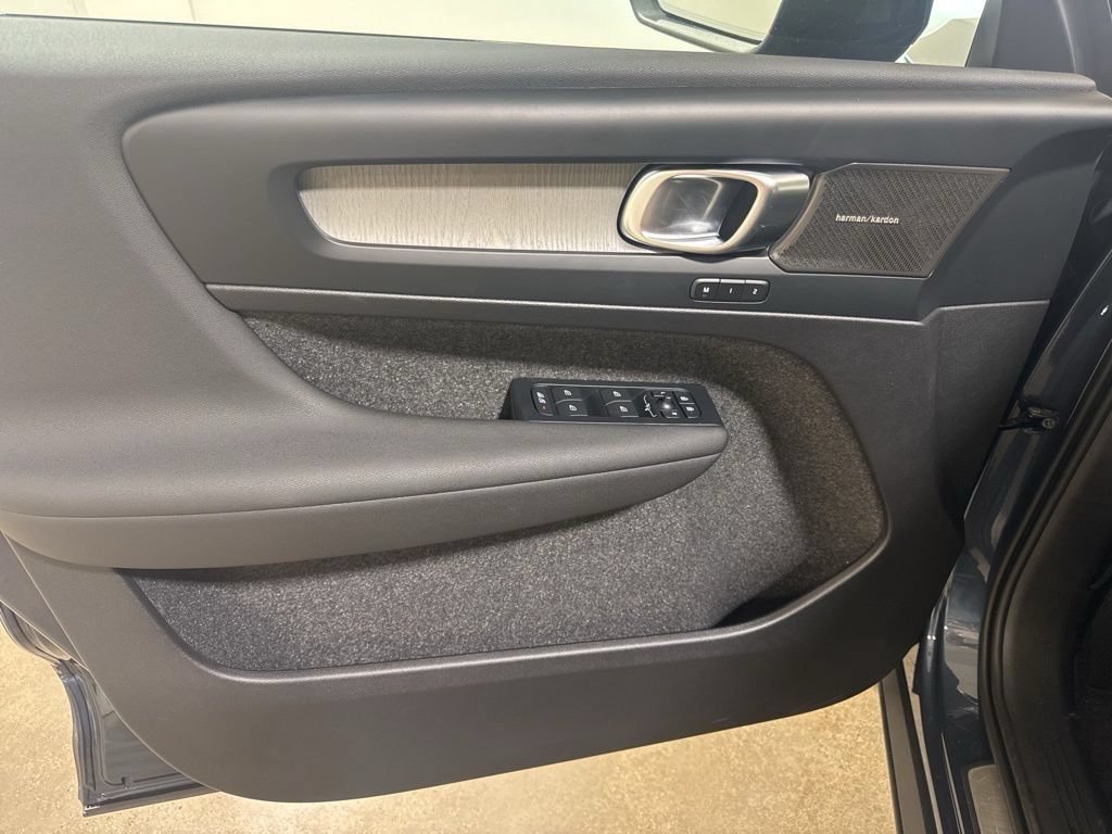 New 2026 Volvo XC40 B5 Ultra w/ Protection Package Premier AWD/4WD image 17