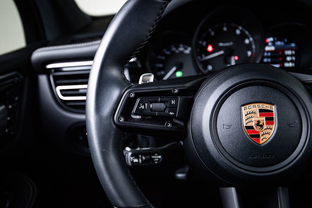 Used 2023 Porsche Macan Turbo image 17