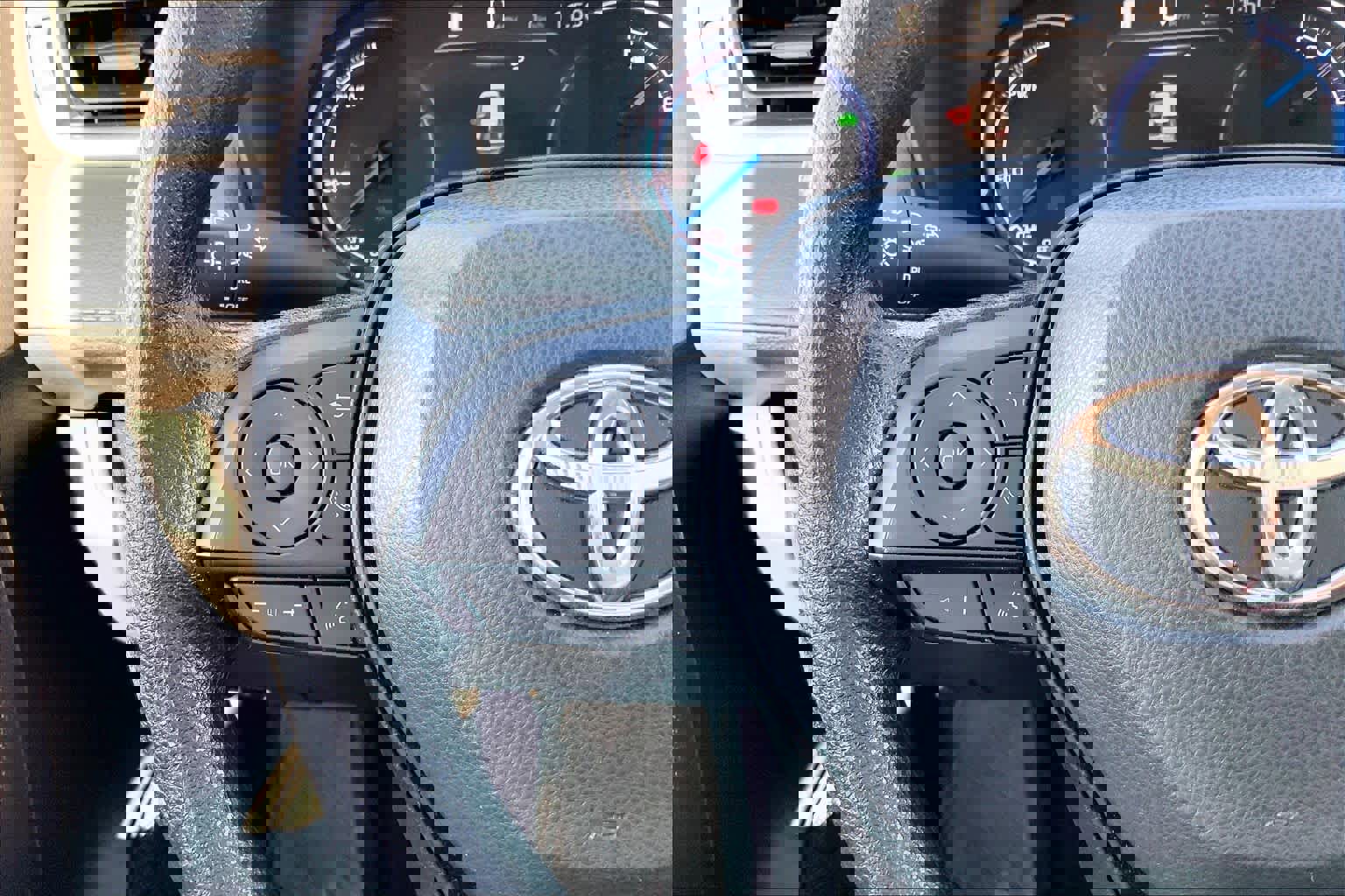 Used 2025 Toyota RAV4 LE image 22