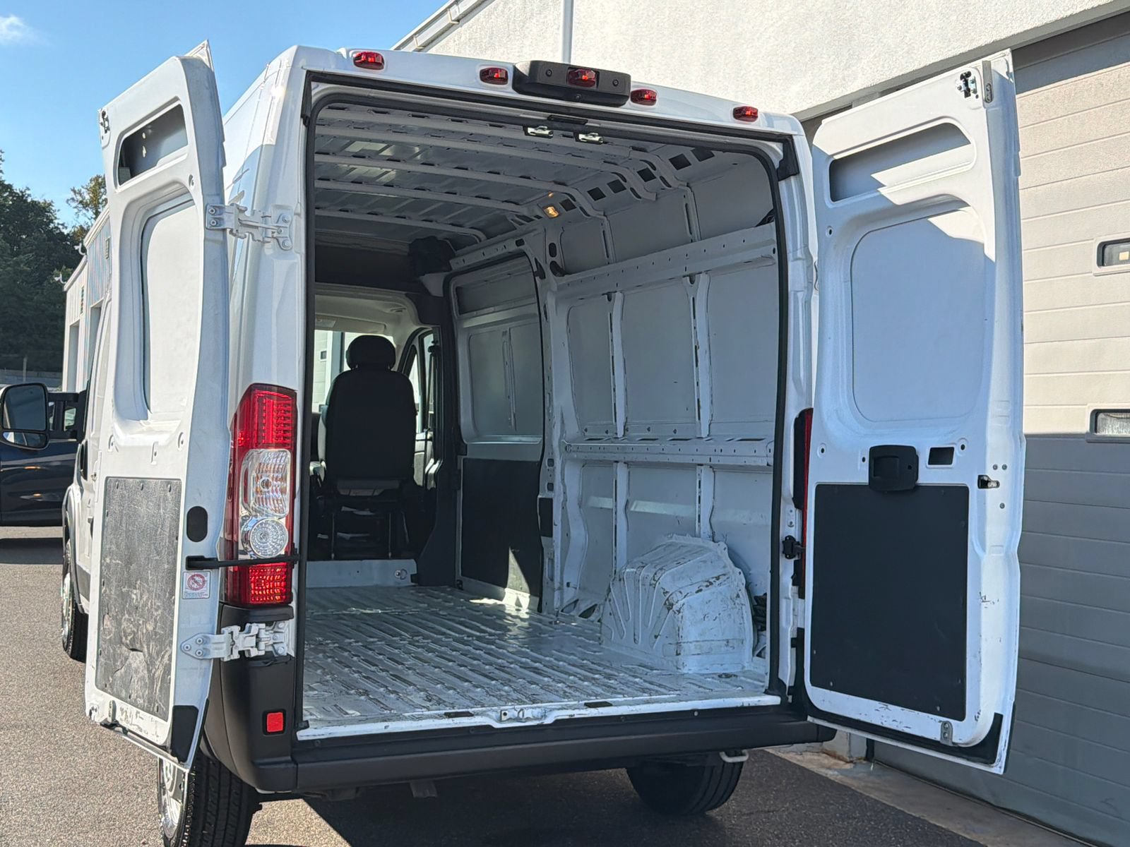Used 2023 RAM ProMaster 2500 FWD image 10