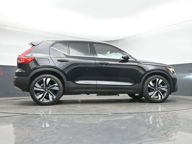 Used 2023 Volvo XC40 B4 Ultimate w/ Protection Package Premier FWD image 17