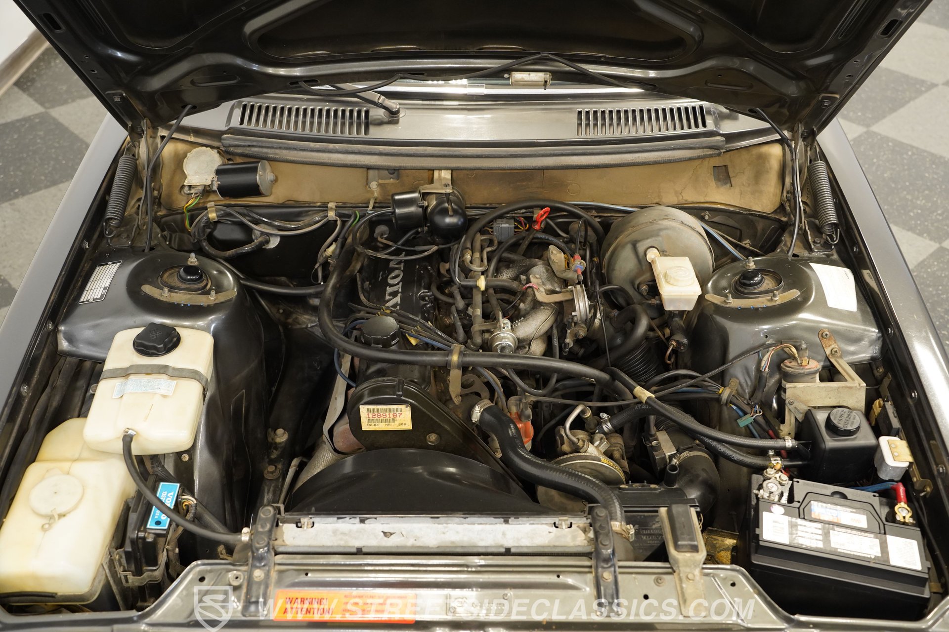 Used 1988 Volvo 240 Sedan RWD image 4