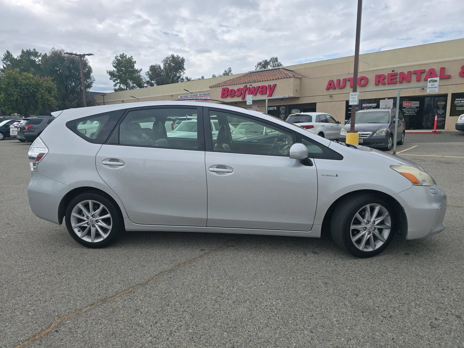 Used 2012 Toyota Prius V Five FWD image 4