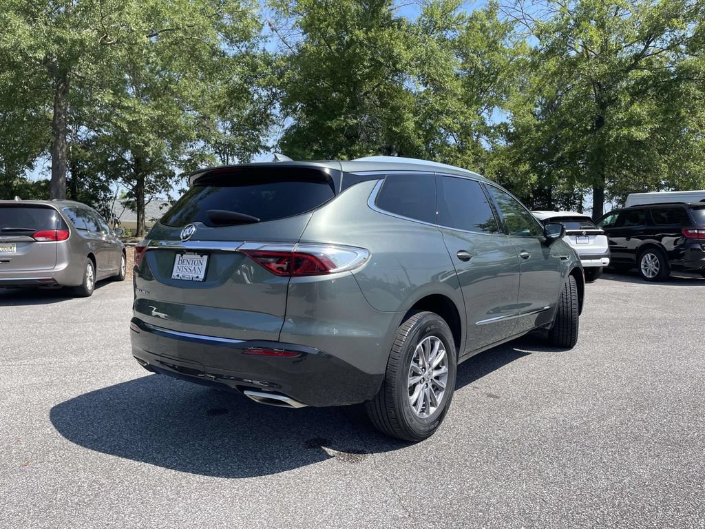 Used 2023 Buick Enclave Essence FWD image 3