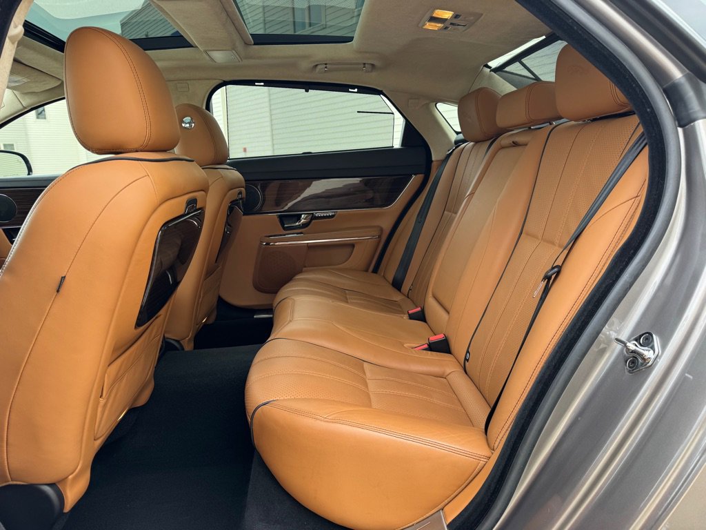 Used 2011 Jaguar XJ L image 25