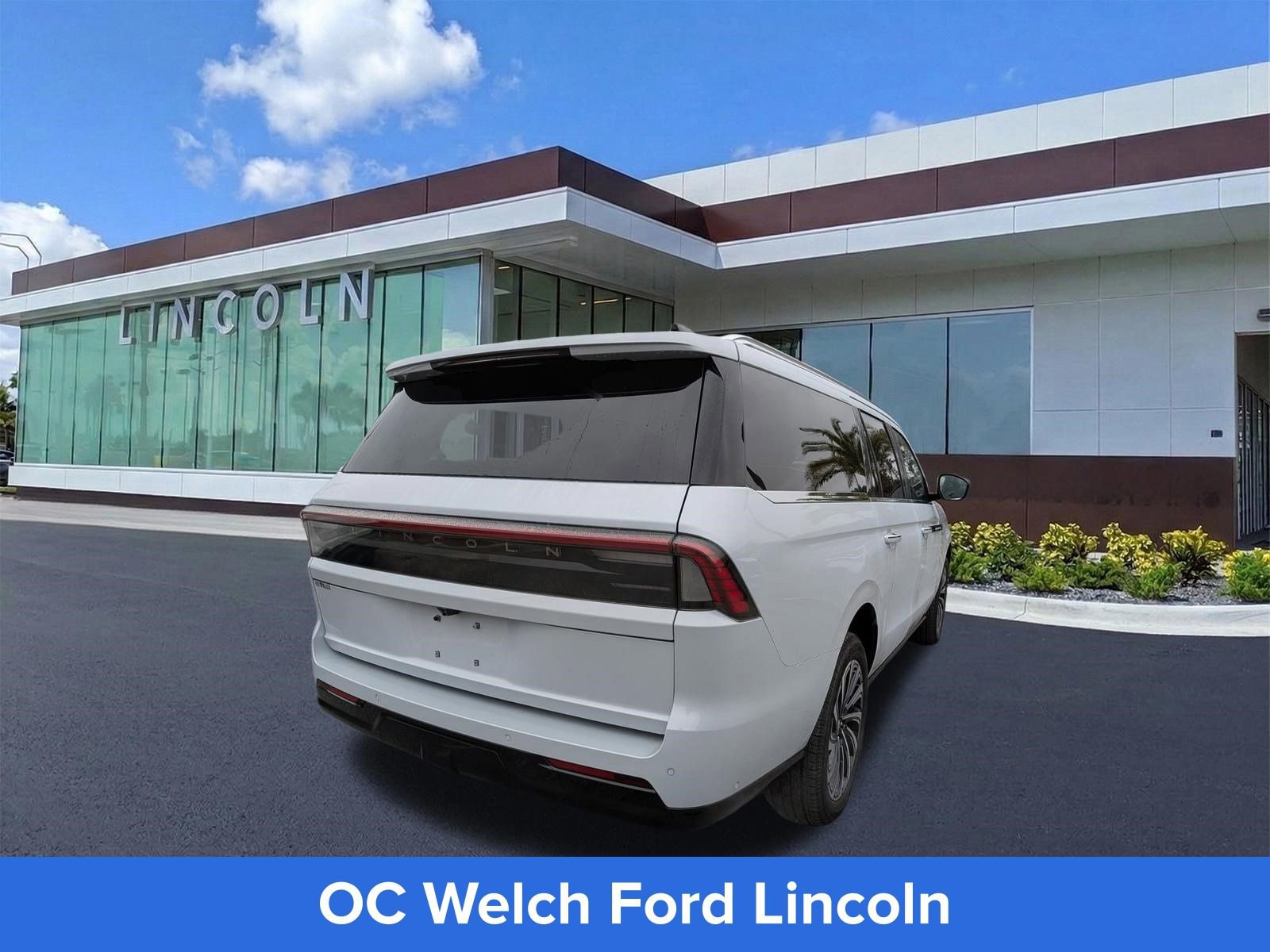 Certified 2025 Lincoln Navigator L Black Label AWD/4WD image 5