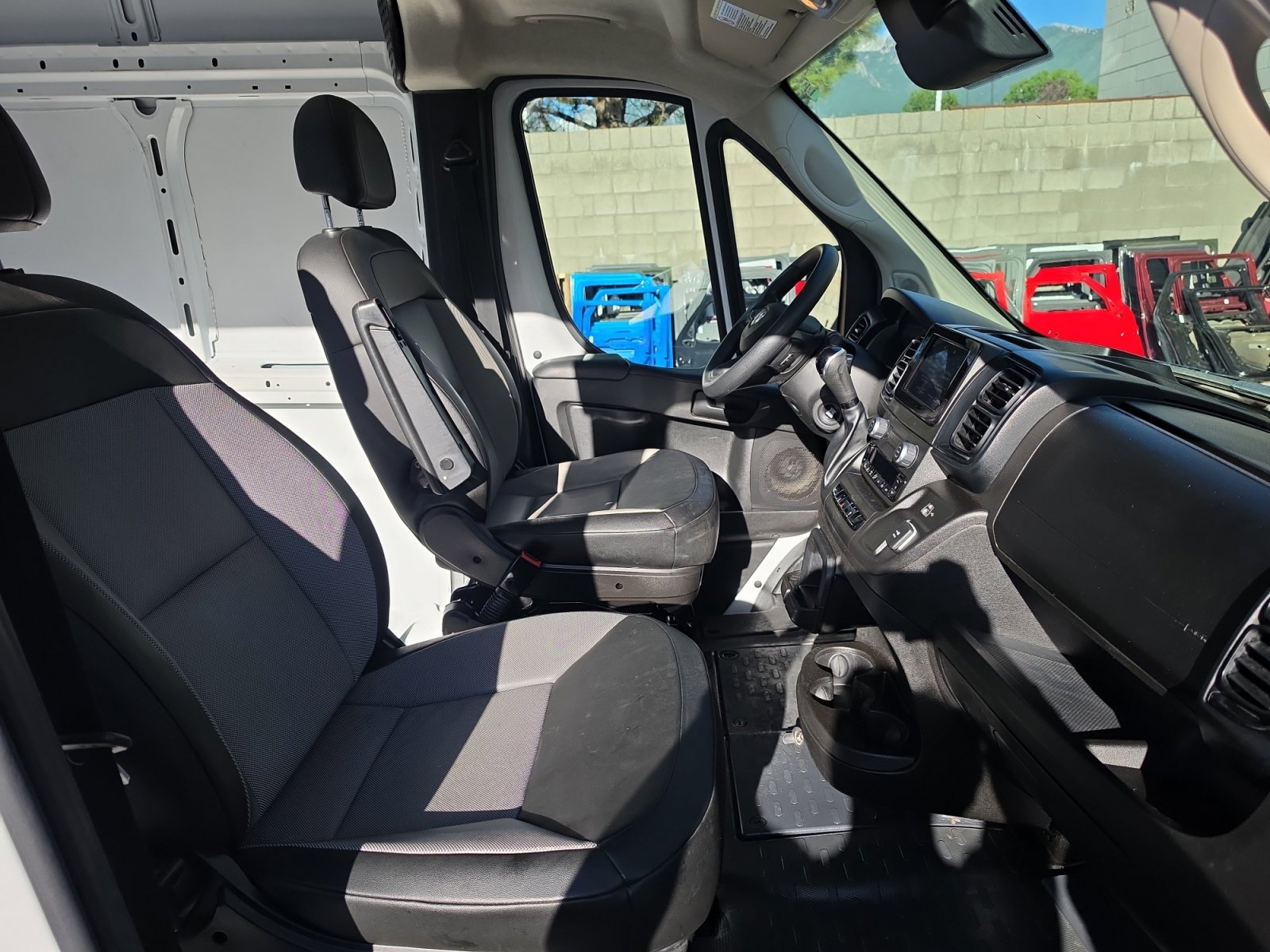 Used 2025 RAM ProMaster 2500 w/ Convenience Group FWD image 27