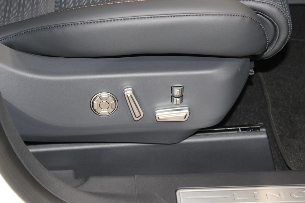 New 2026 Lincoln Nautilus Reserve AWD/4WD image 26