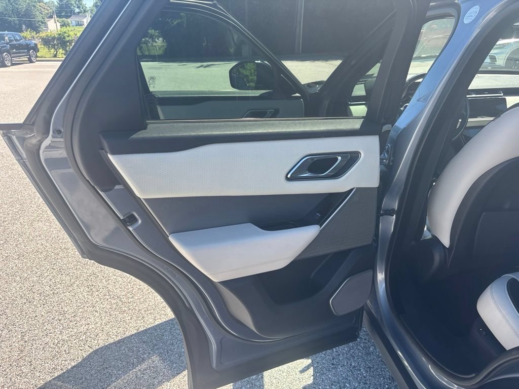Used 2018 Land Rover Range Rover Velar R-Dynamic SE AWD/4WD image 33