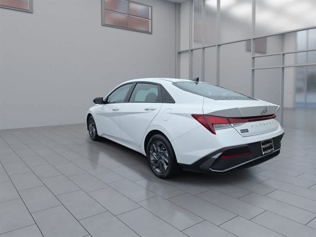 Used 2024 Hyundai Elantra SEL FWD image 7