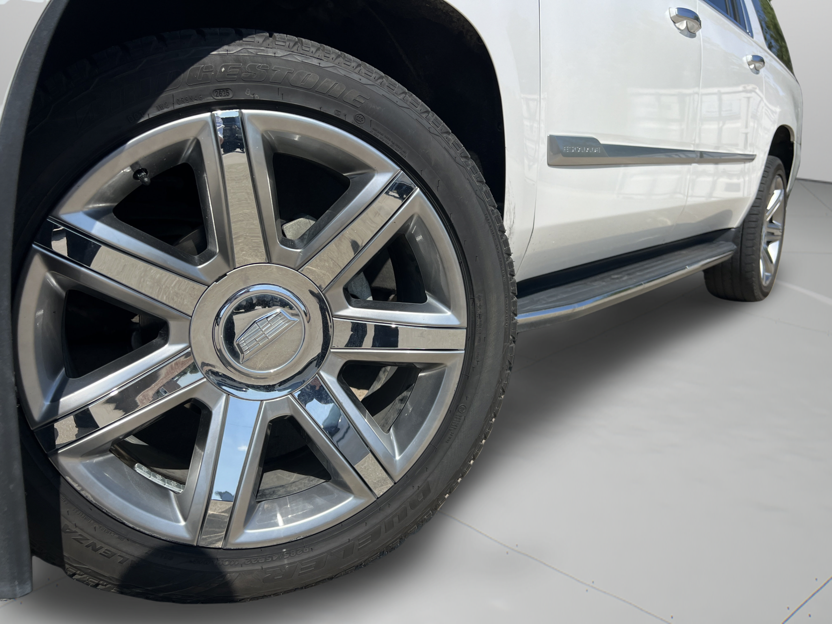 Used 2019 Cadillac Escalade ESV Luxury AWD/4WD image 37