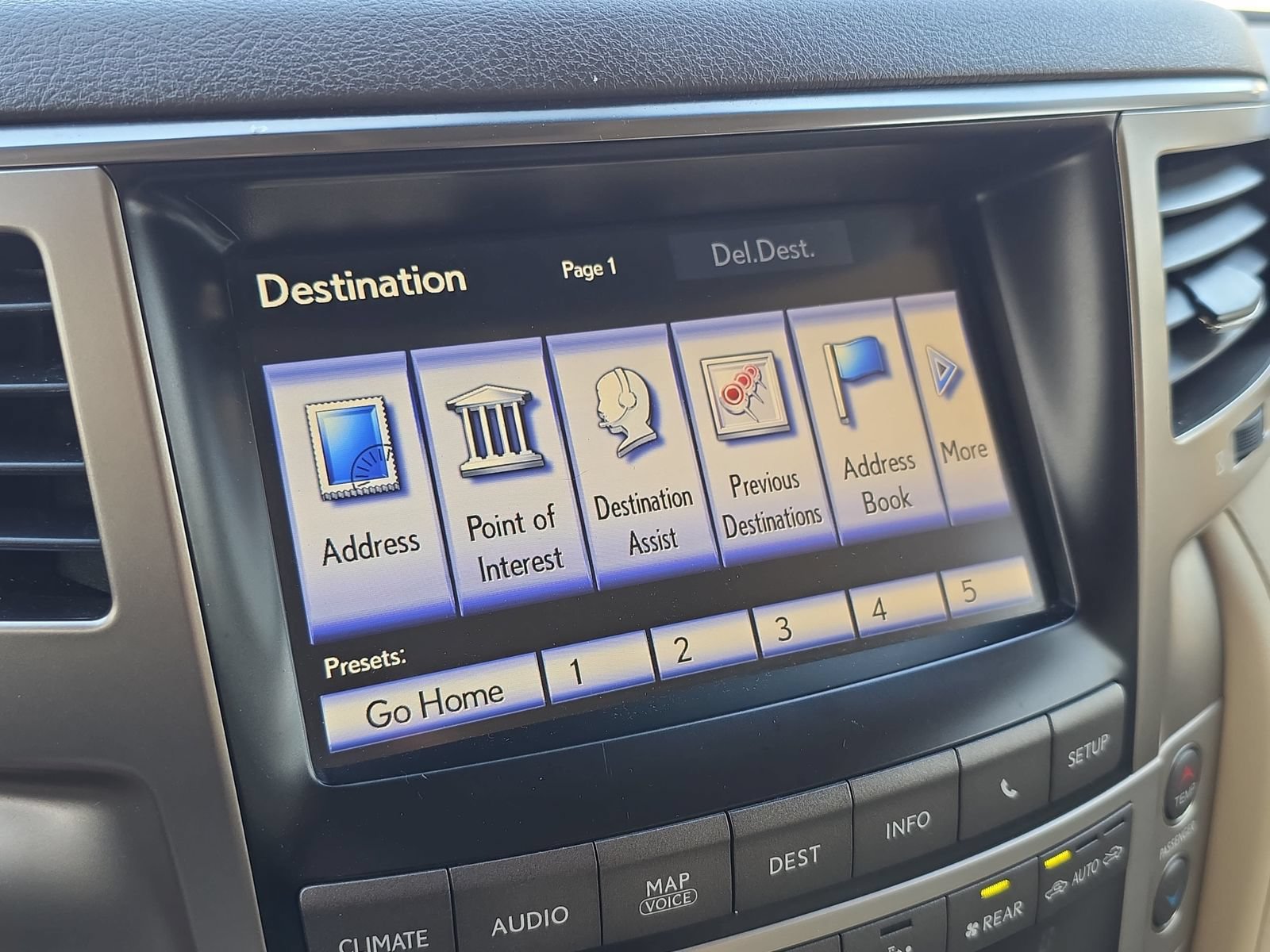 Used 2015 Lexus LX 570 4WD w/ Luxury Package image 19
