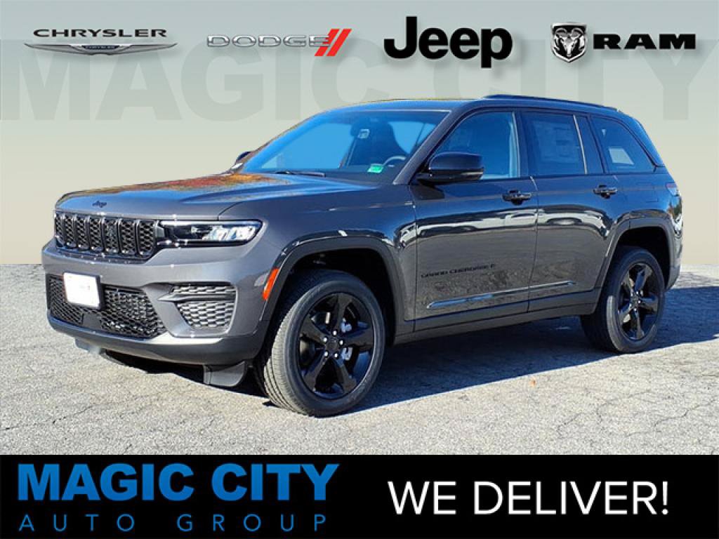 Used 2025 Jeep Grand Cherokee Altitude AWD/4WD image 1