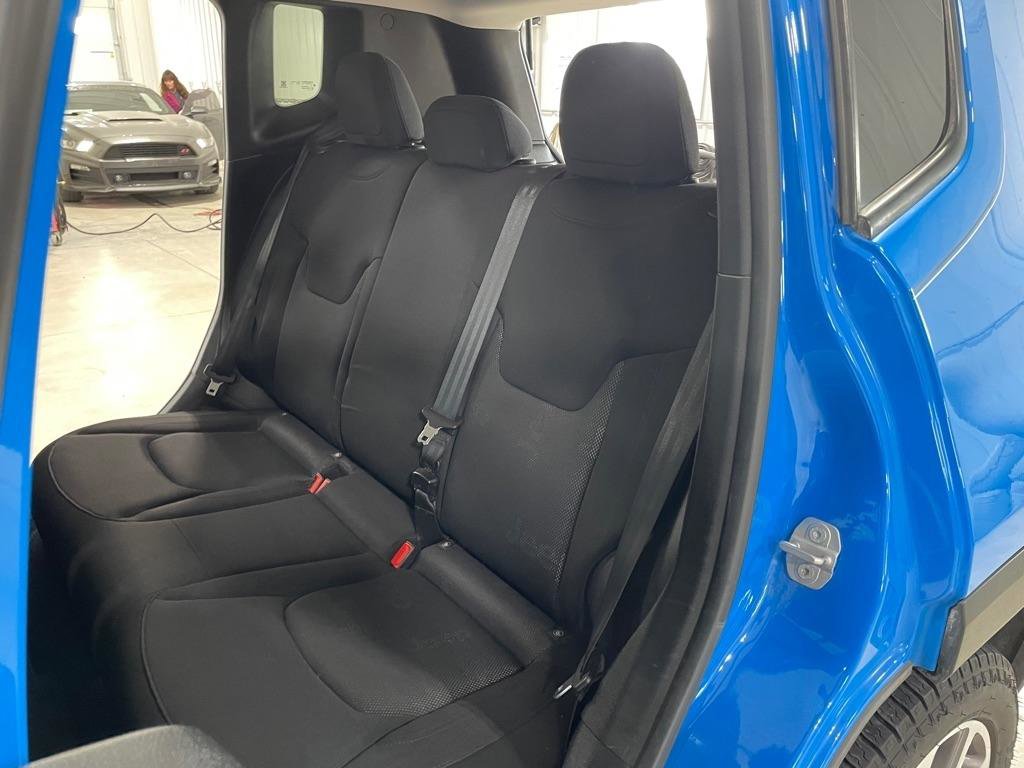 Used 2015 Jeep Renegade Latitude AWD/4WD image 15