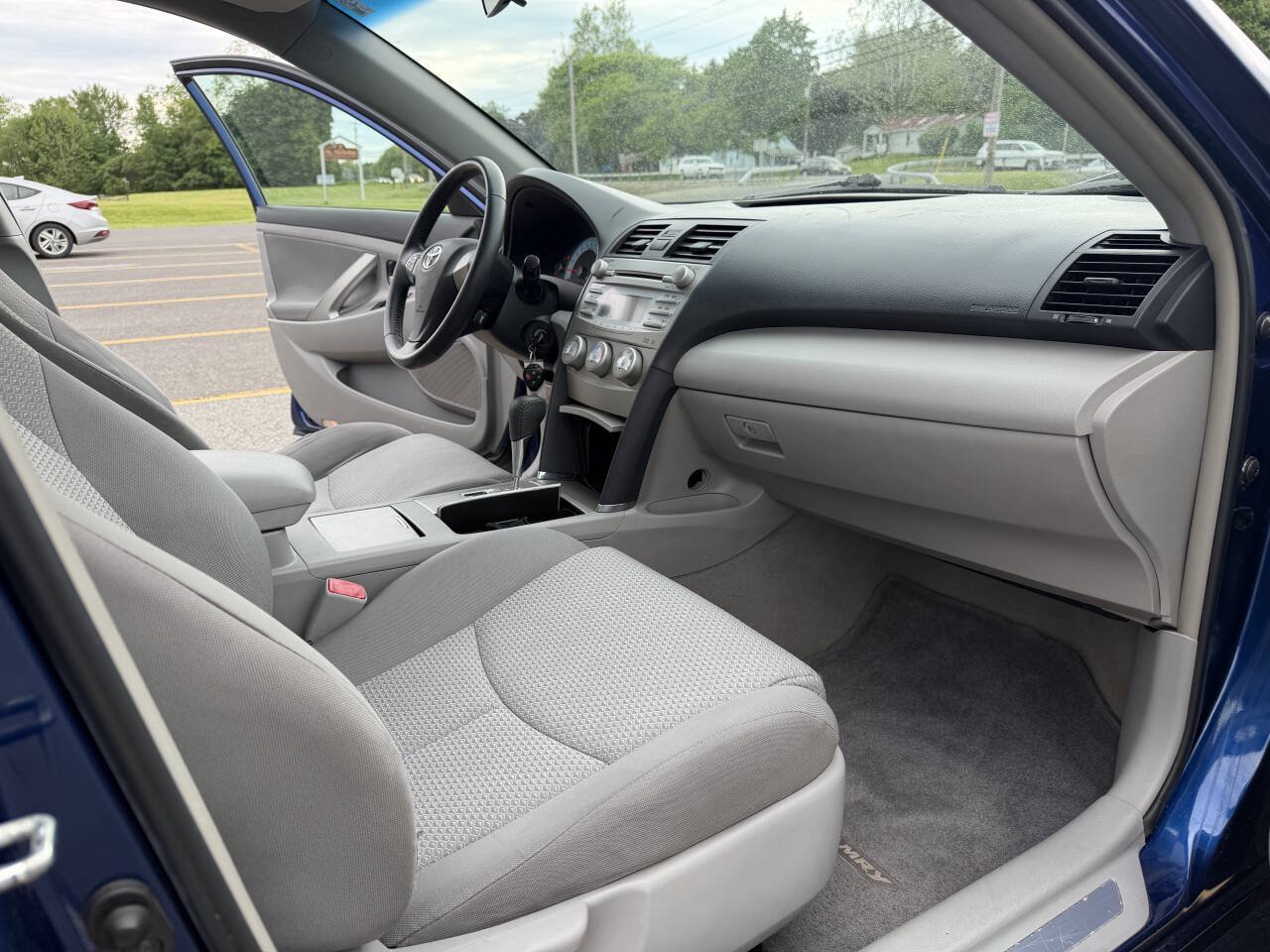 Used 2010 Toyota Camry SE FWD image 12