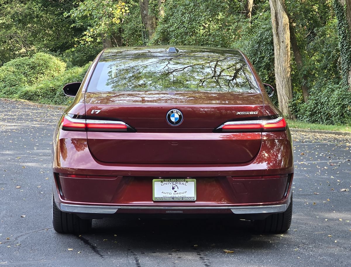 Used 2024 BMW i7 xDrive60 AWD/4WD image 5