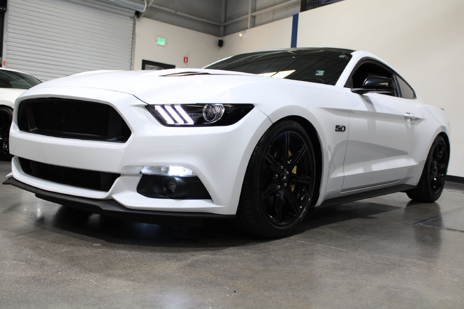 Used 2017 Ford Mustang GT RWD image 6