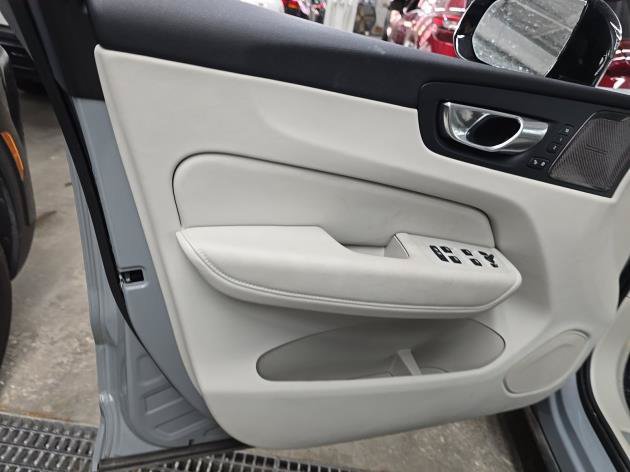 Used 2026 Volvo XC60 B5 Ultra AWD/4WD image 8