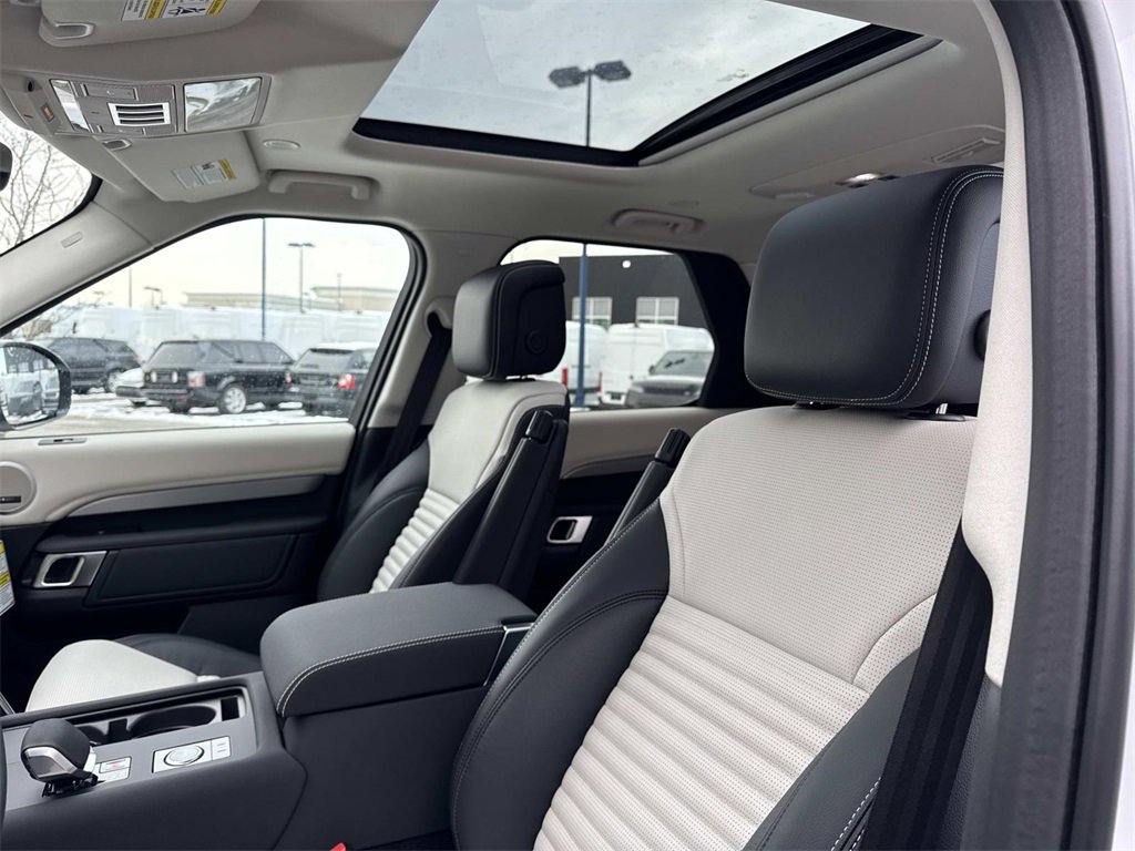 New 2026 Land Rover Discovery Limited Edition image 19