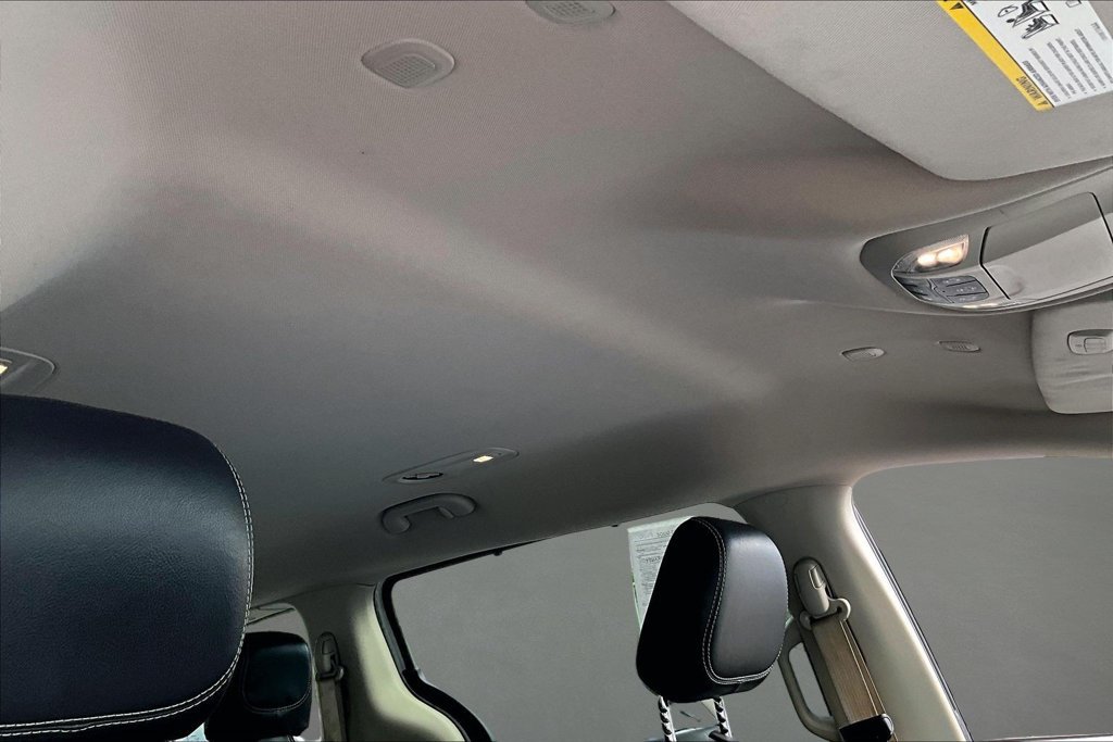 Used 2022 Chrysler Pacifica Touring-L FWD image 28