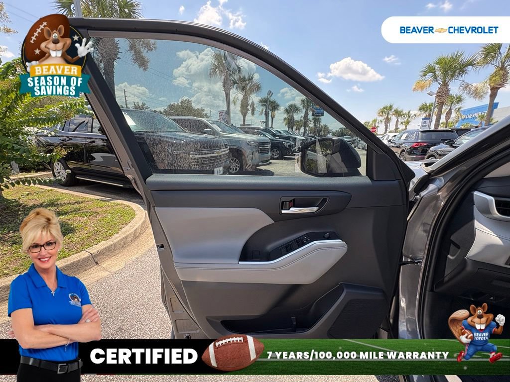 Used 2022 Toyota Highlander XLE FWD image 29