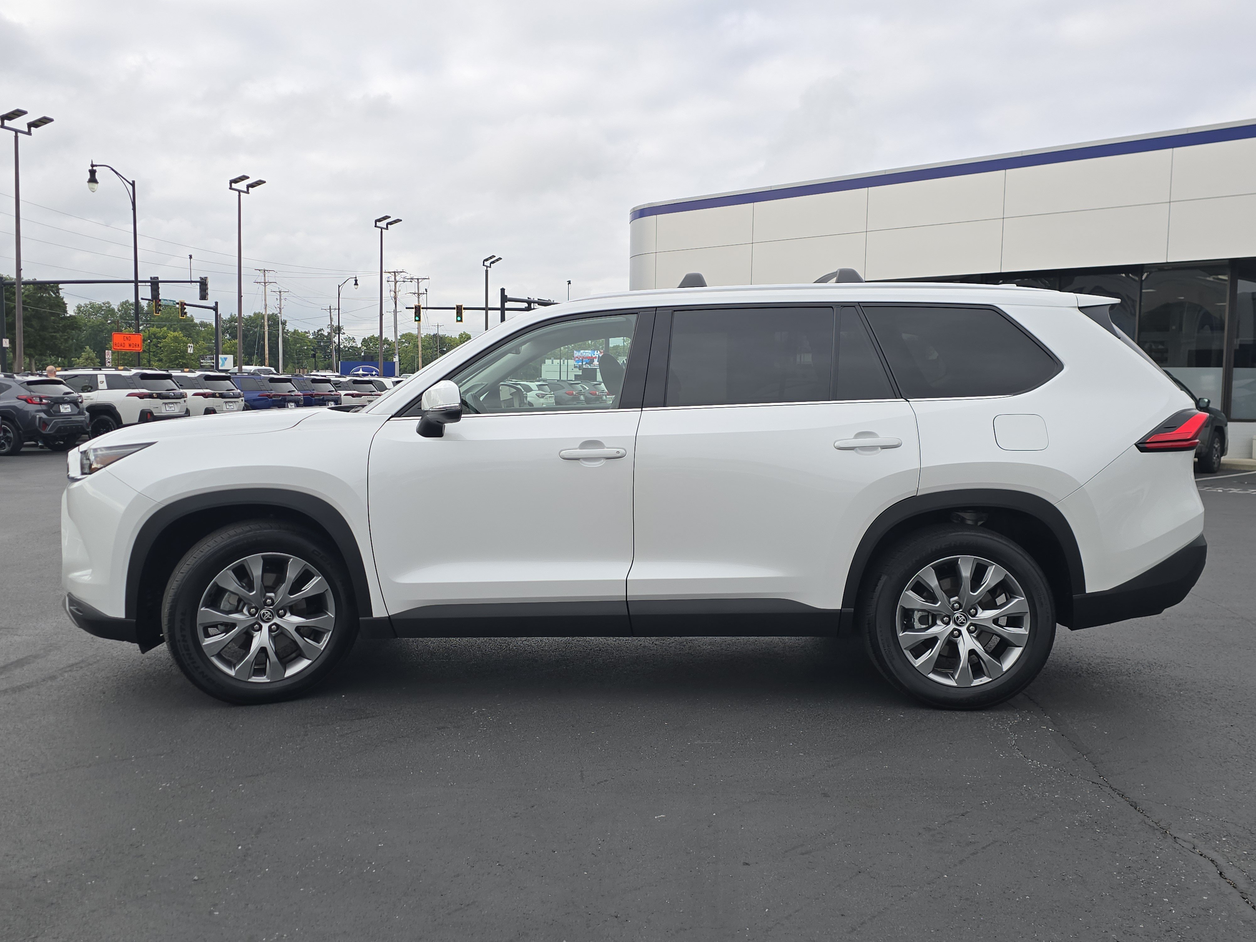Used 2024 Toyota Grand Highlander AWD Hybrid image 4