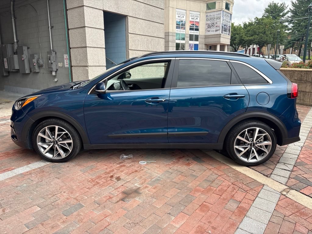 Certified 2022 Kia Niro Touring Special Edition FWD image 6
