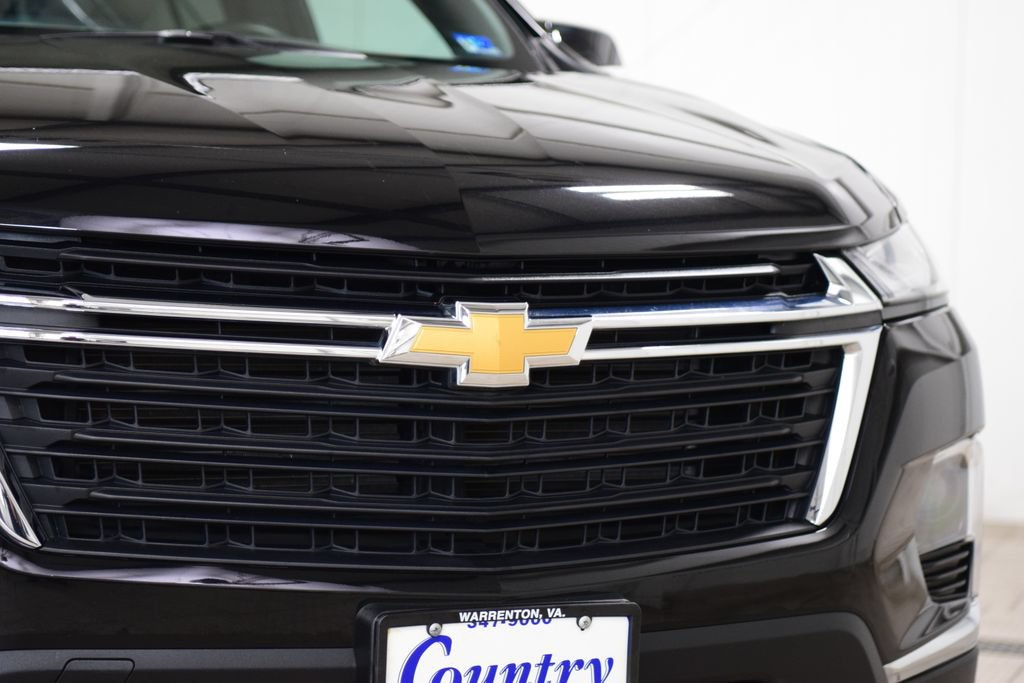 Used 2023 Chevrolet Traverse LS w/ Safety Package FWD image 11
