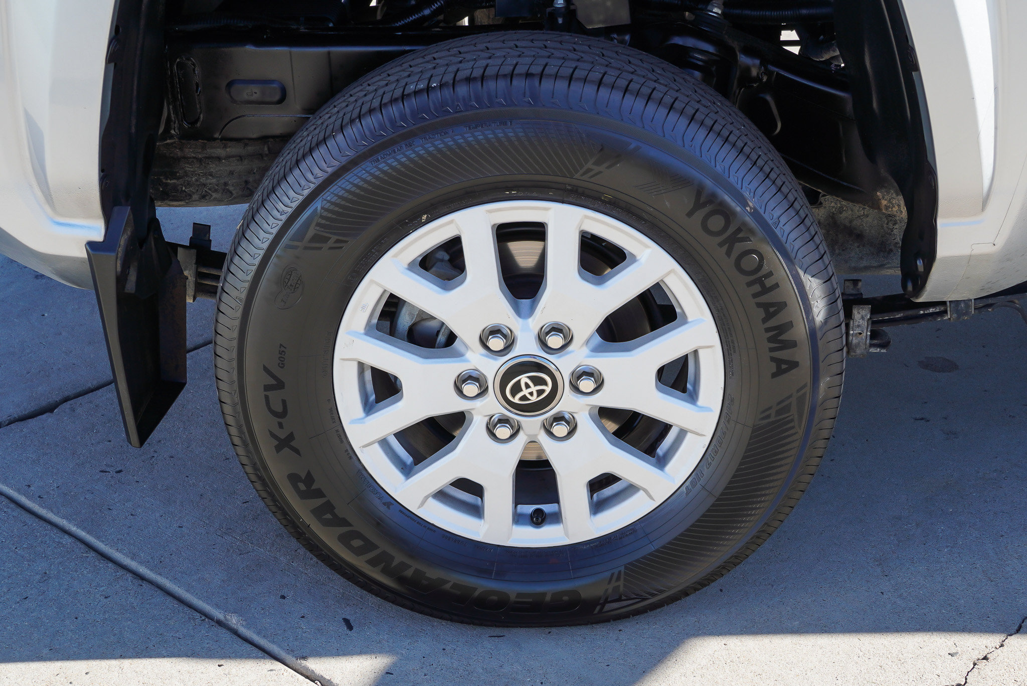 Certified 2024 Toyota Tacoma SR AWD/4WD image 11