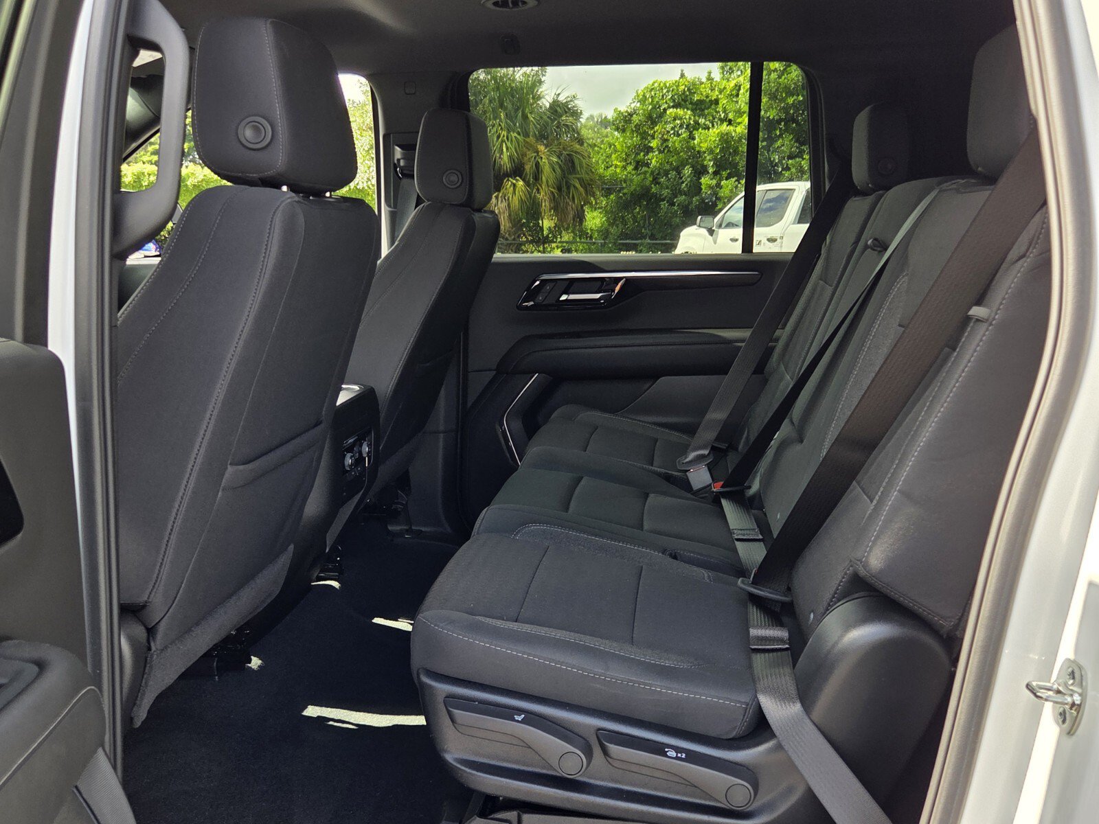 Certified 2025 Chevrolet Suburban LS RWD image 10