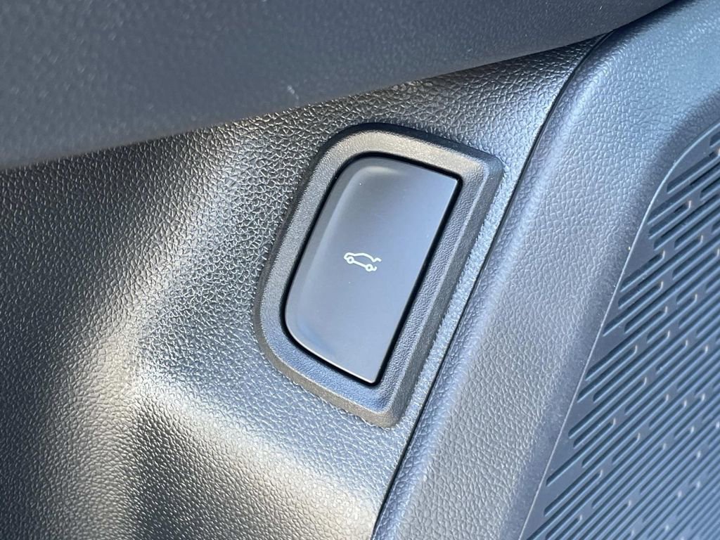 New 2026 Chevrolet Equinox LT w/ Convenience Package II FWD image 17