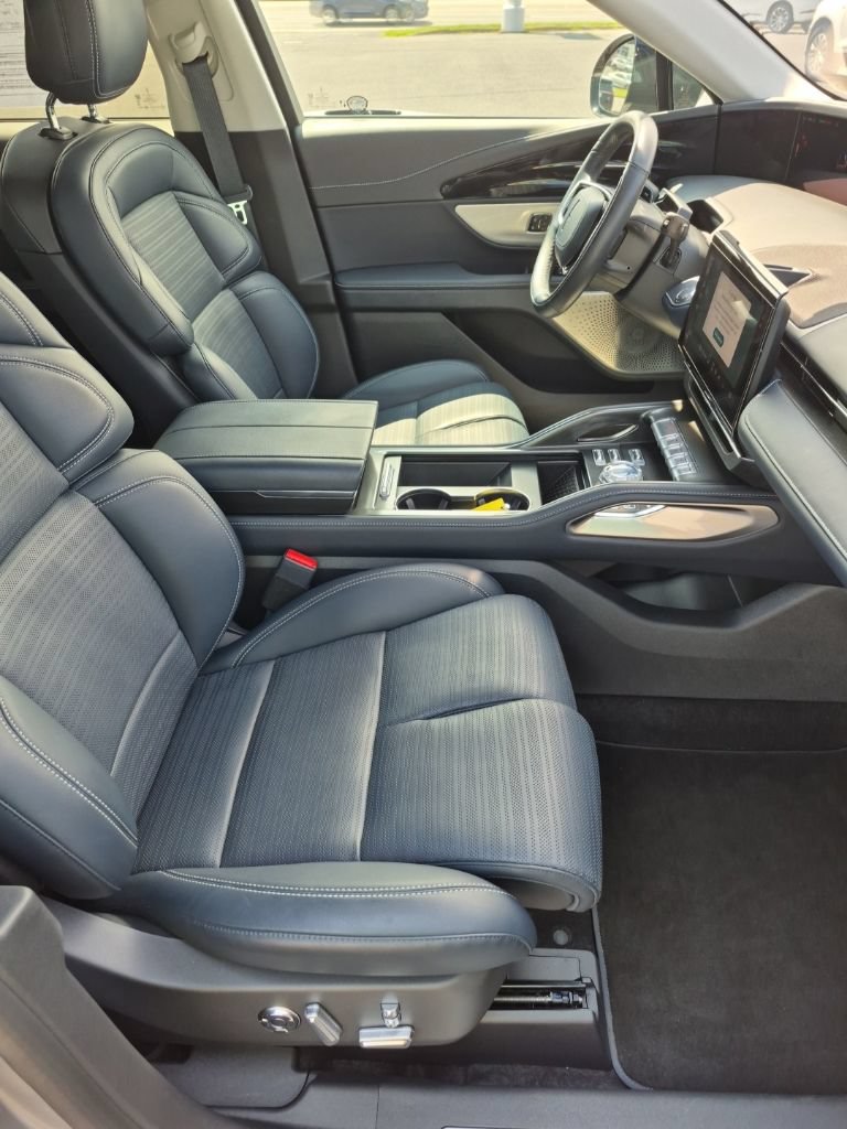 Certified 2025 Lincoln Nautilus Reserve AWD/4WD image 19