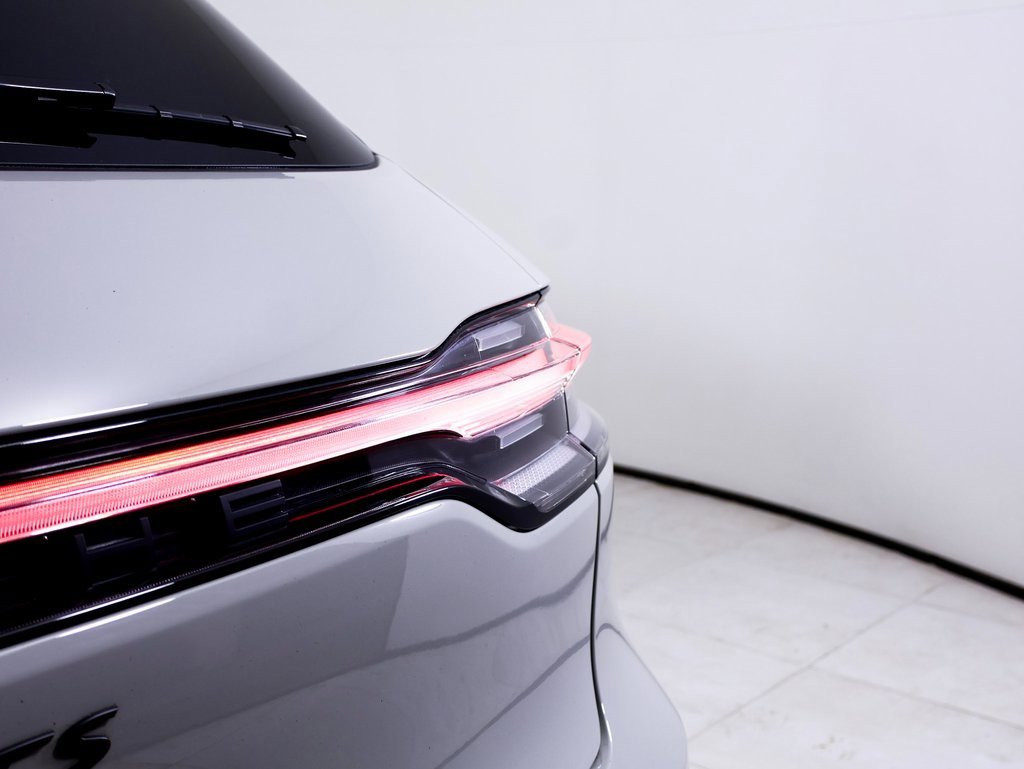 Certified 2025 Porsche Macan GTS image 10