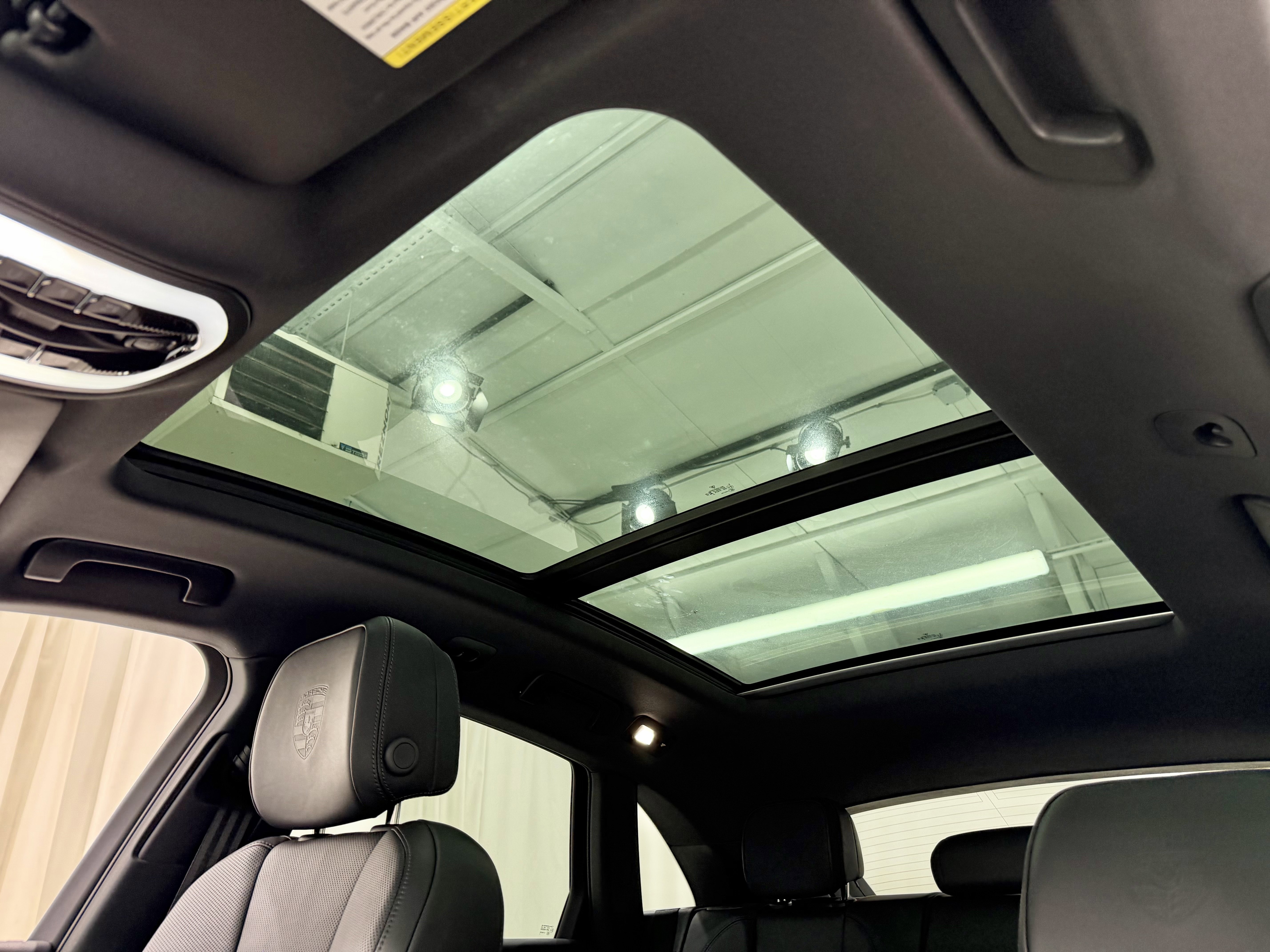 Certified 2025 Porsche Macan image 36