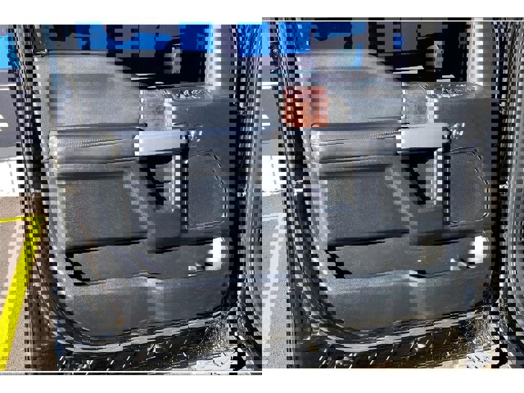 Used 2017 Ford F350 Platinum w/ Platinum Ultimate Package image 25