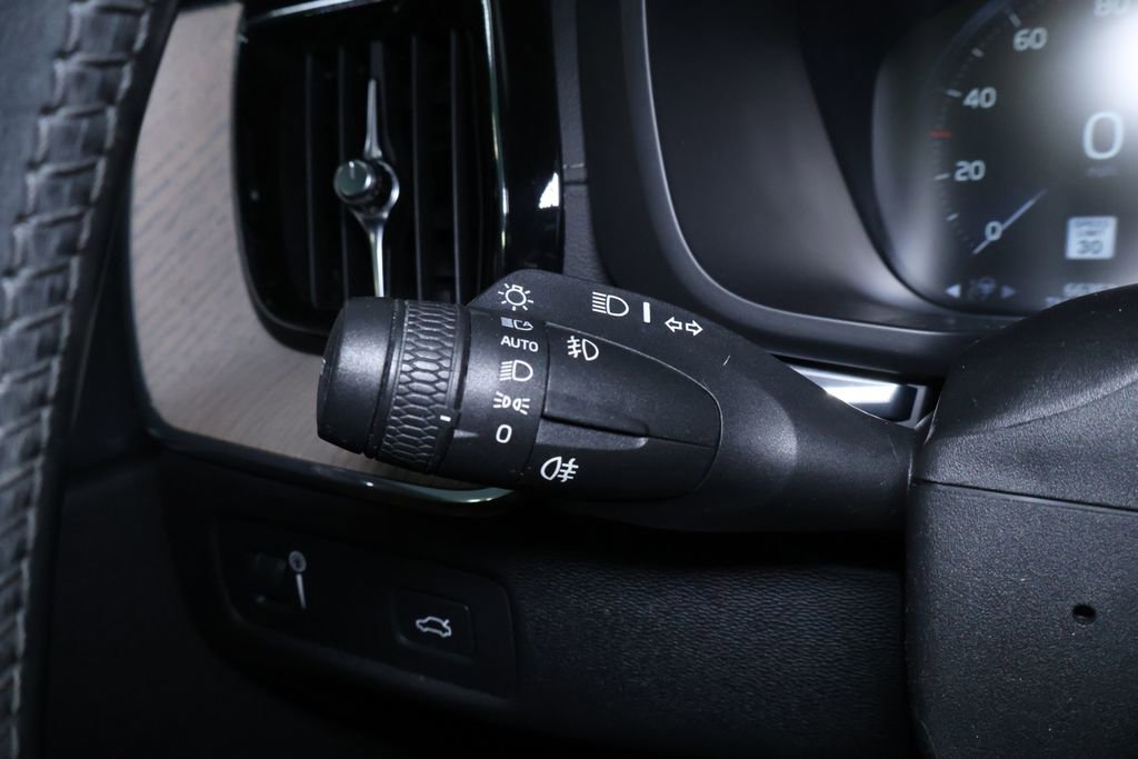 Used 2018 Volvo XC60 T6 Inscription w/ Convenience Package image 26