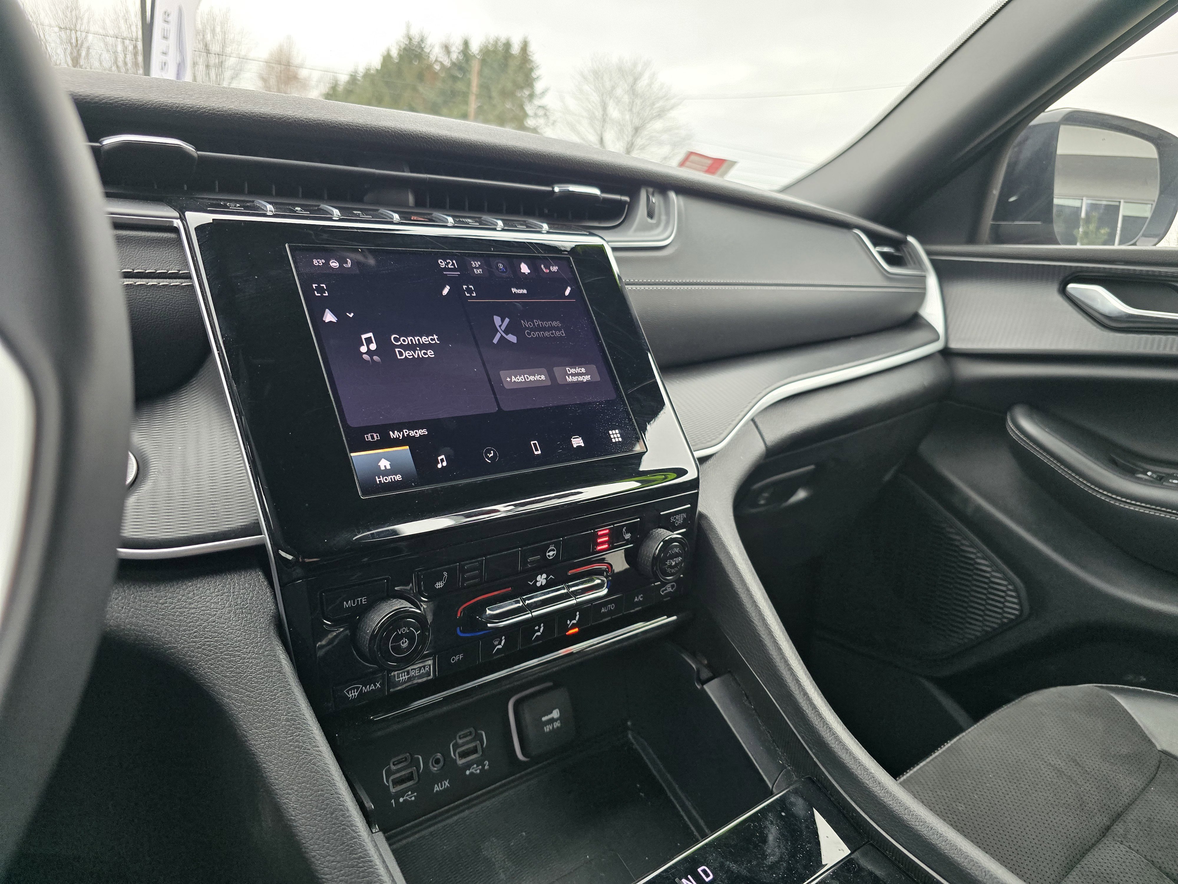 Used 2025 Jeep Grand Cherokee Altitude image 23