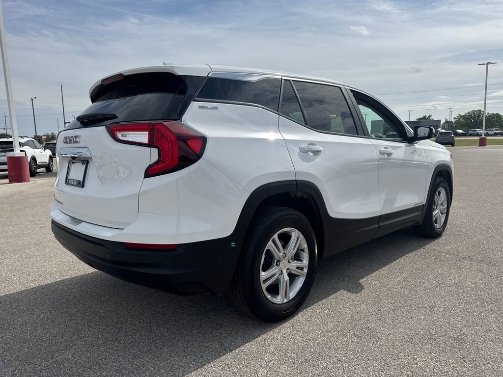 Used 2024 GMC Terrain SLE image 7