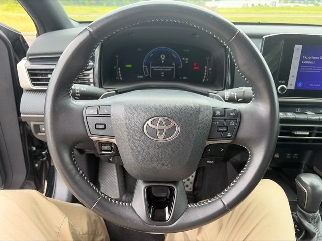 Used 2025 Toyota Camry SE FWD image 18